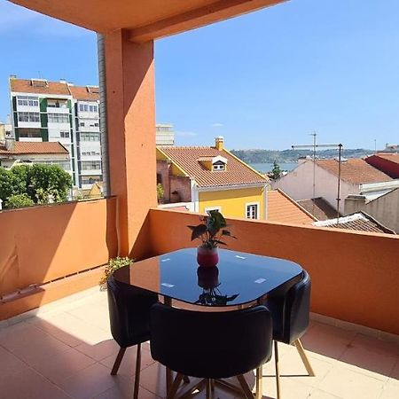 Relax In Lisbon For 4 People With Terrace And Parking公寓 外观 照片