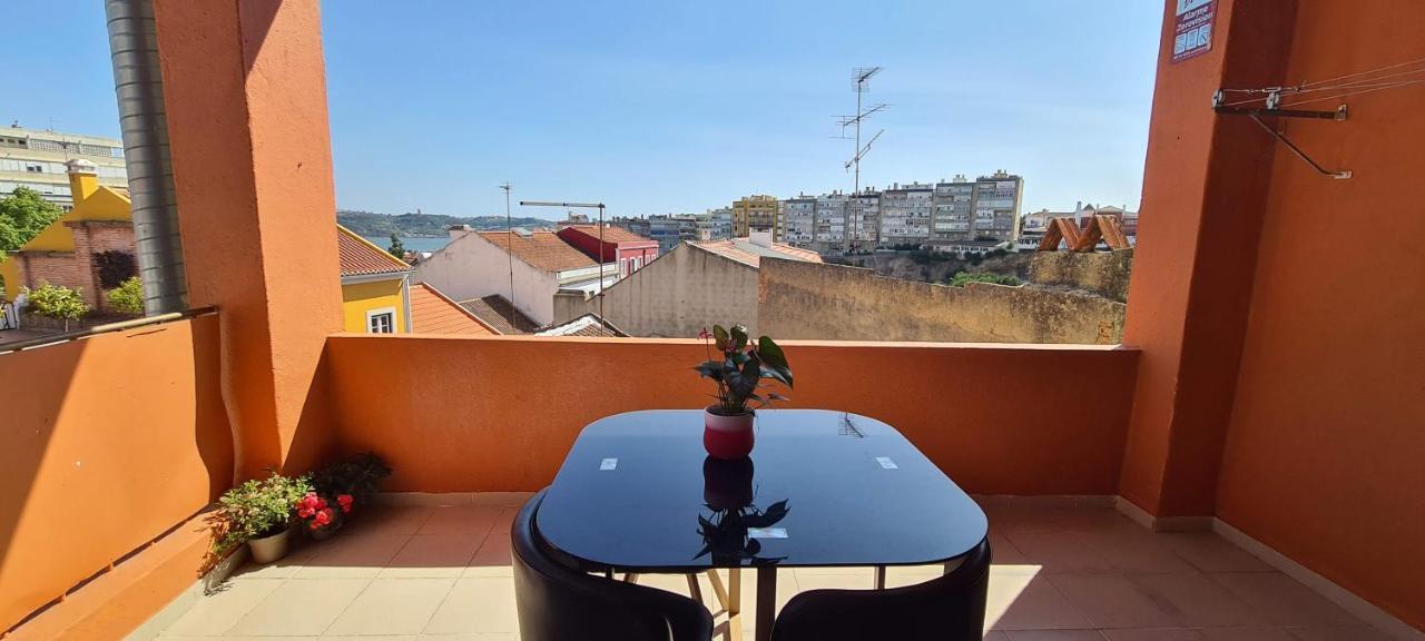 Relax In Lisbon For 4 People With Terrace And Parking公寓 外观 照片
