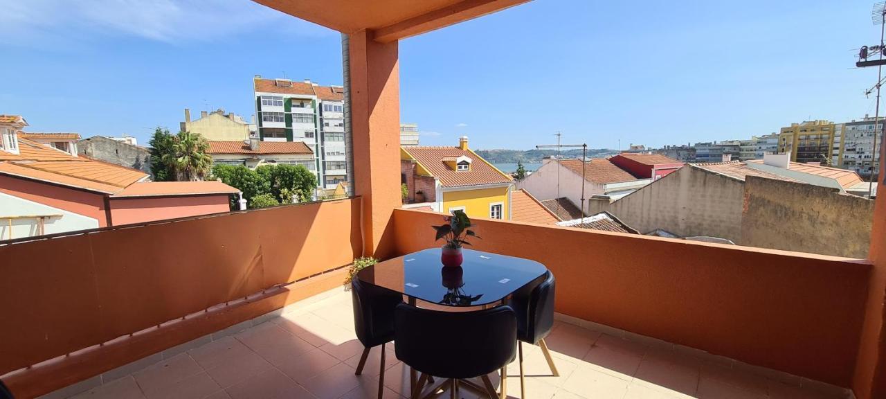 Relax In Lisbon For 4 People With Terrace And Parking公寓 外观 照片